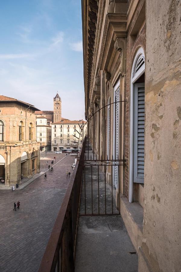 Urbanicooh Asinelli - Balcony On Piazza Maggiore Bolonia Zewnętrze zdjęcie